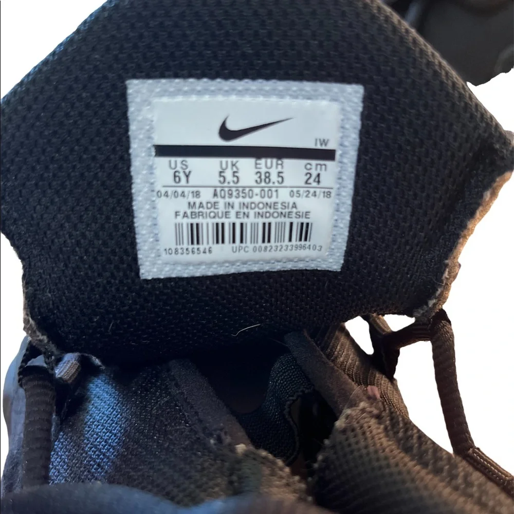 Nike Air Money sneakers. Size 6 youth